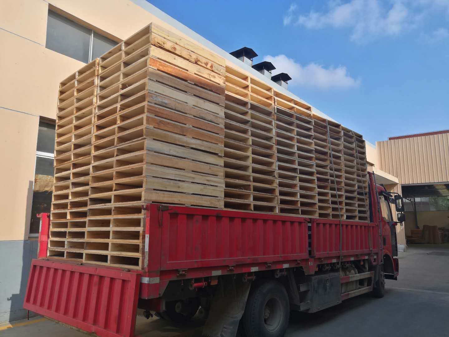 定制木托盤時，如何避免與生產廠家發生尺寸不匹配等問題？